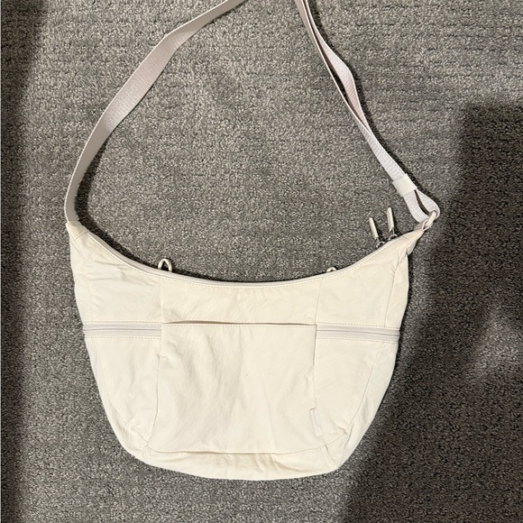 Lululemon Athletica Slouchy Sling Bag 6L - Picture 3 of 4